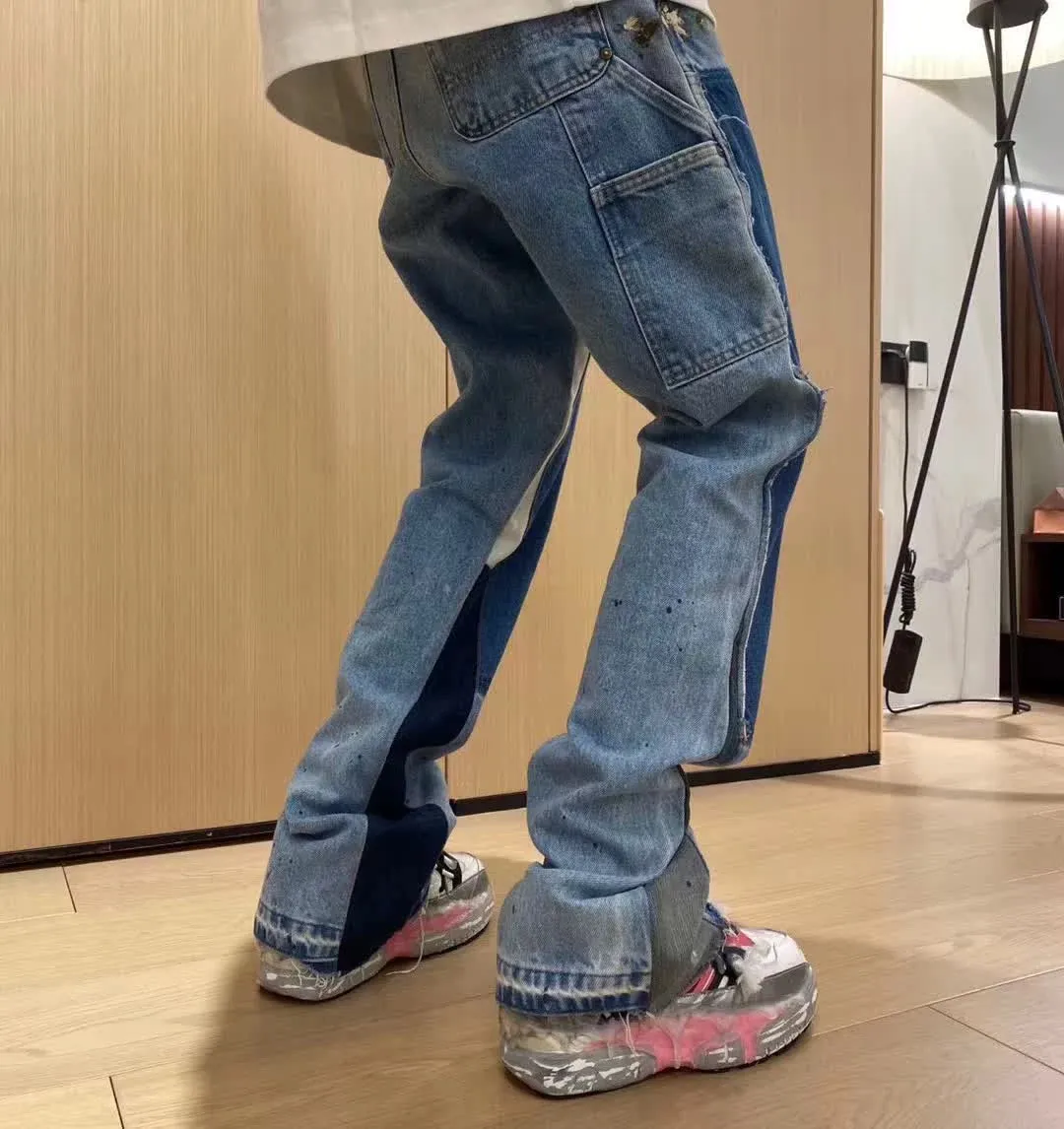 -Size upper body P250#G94 GALLERY DEPT. Spliced ​​patchwork splash-ink denim bell-bottoms, washed and distressed spliced ​​jeans. During the process, the owner of the denim washing plant helped introduce a boss who once worked at Levi's foundry and then started his own business. This also paved the way for the following styles. Therefore, Levi's remodeled single product for the base plate is really familiar. Whether it is the fabrics supplied or the lathes used in production, there is nothing to choose from. -Color: Blue -Size: S-XXL (corresponding to 28-36)